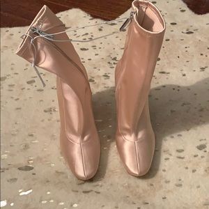 Kendall & Kylie Champange Booties